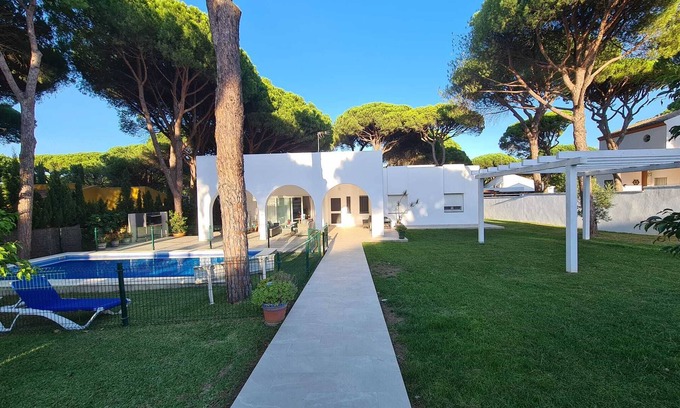 Cabo Roche Chalet De Esquí | Villa mit Privatem Pool in Roche, Conil de la Frontera, Spanien für 8 Personen