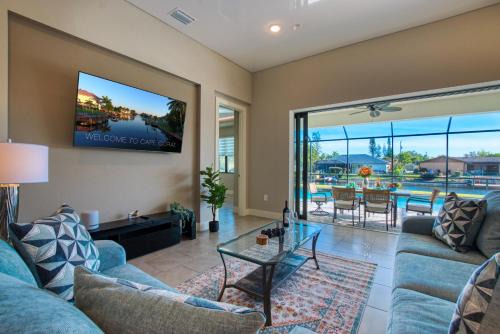 Fort Myers Villa | VILLA MODERN TIMES - 4 BEDS - 2 BATHS - 8 GUESTS - WATERVIEW & POOL - INCL. 10% OFF BOAT RENTAL