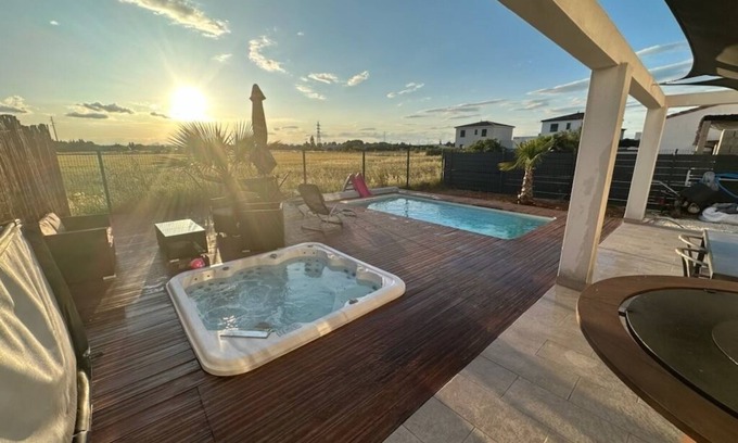 Vauvert Villa | Villa Moderne Avec Piscine et Jacuzzi