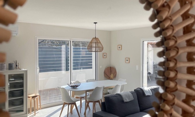 Alleins Villa | Villa Moderne Entre Luberon et les Baux