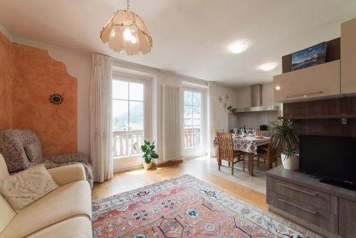 Cogolo Apartamento | Villa Monari Apartment Morning Sunlight