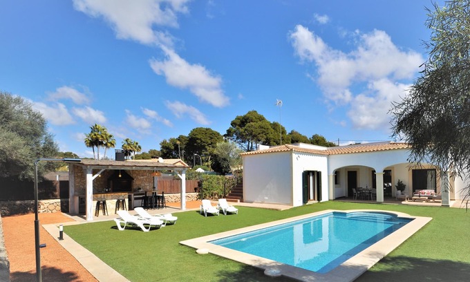 Vallgornera Villa | VILLA MONICA en barrio residencial de Cala Pi para 6 personas con piscina privada, jardín y barbacoa - WiFi Gratis