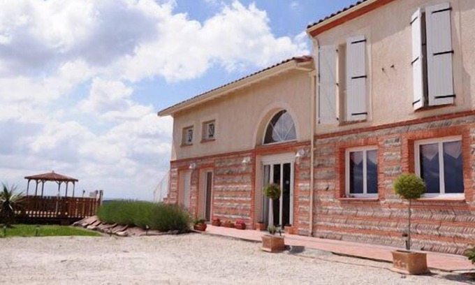 Latrape Cama Y Desayuno | Villa Monplaisir