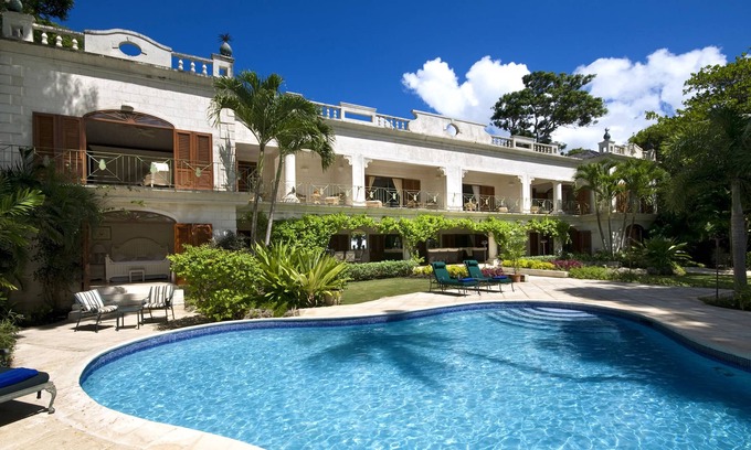 Weston Casa | Villa Moon Reach is located as you drive to the entrance passing the avenue of royal palms