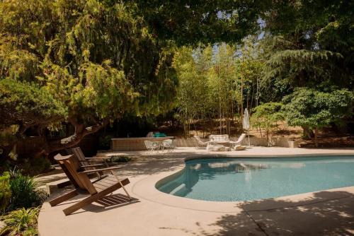Los Angeles Casa | Villa Mountain Getaway with a Pool Hot Tub 5 Beds