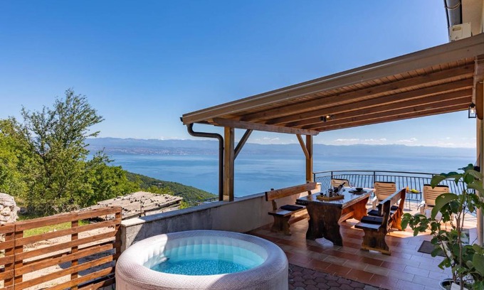 Mosenice Apartamento | Villa Mystic Place - Suite 1 - Happy Rentals