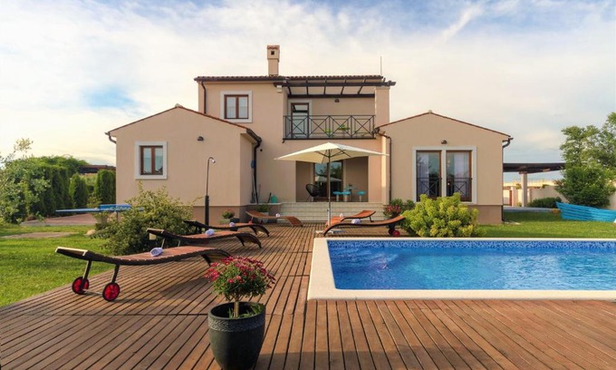 Valtura Villa | Villa NaNa - modern Villa with a pool surrounded by nature, Istria-Pula
