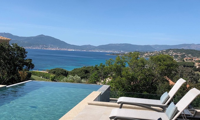 Pietrosella Villa | Villa Napoleon, vue mer Exceptionnelle, Grande Piscine à Debordement