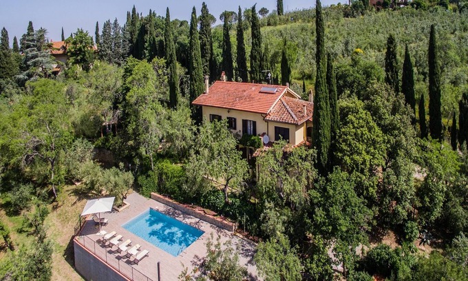 Montecchio Villa | Gran Villa con vistas al castillo toscano