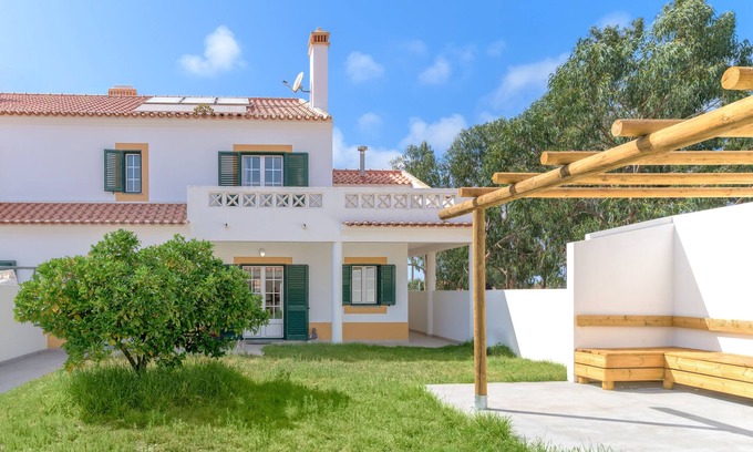 Vila Nova de Milfontes Villa | Villa 'Nelson E Esperanca' con terraza privada, jardín privado y Wi-Fi