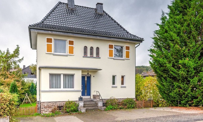 Ortsmitte Villa | Villa cerca del centro, Medebach
