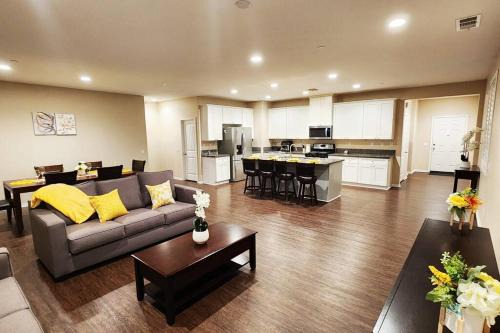 Riverside Casa | Villa near downtown Riverside