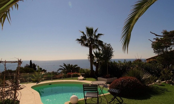 Antheor Casa | Villa near the beach for 8-9 people, air con, pool, secure private estate
