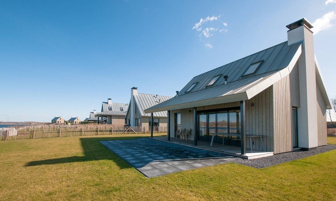 Tholen Casa | Villa junto al Agua con Diseño Único