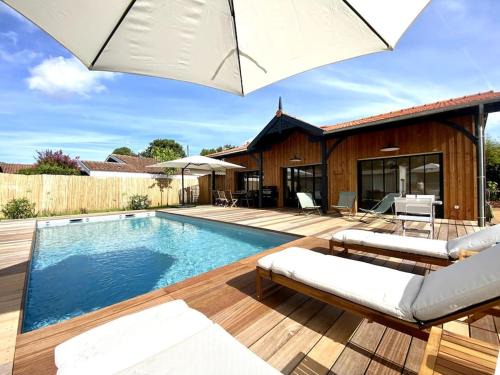 Gujan-Mestras Villa | Villa neuve bardée en bois avec piscine chauffée