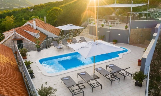 Biokovsko Selo Casa | Villa Nicole - heated pool, whirlpool, playground, gym, bikes