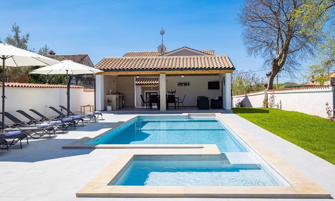 Mali Vareski Villa | Villa Nola Istria nearby Pula – Crovillas GmbH