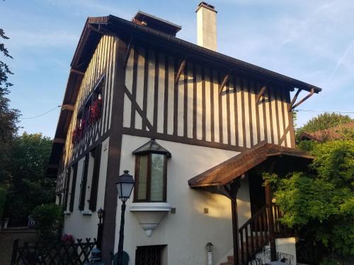 Gagny Cama Y Desayuno | Villa Normandy