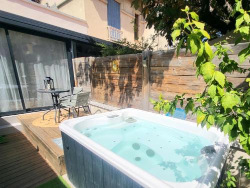 Avignon Apartamento | Villa-nova avec spa à 5 minutes des remparts.