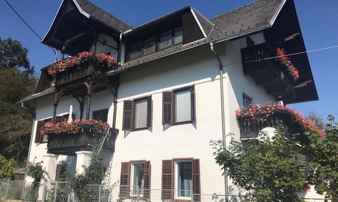 Krumpendorf am Woerther See Apartamento | Villa Nusswald