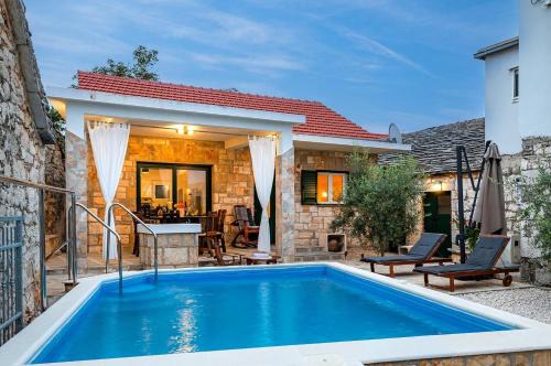 Siroke Casa | Villa Oaza Primošten With Heated Pool