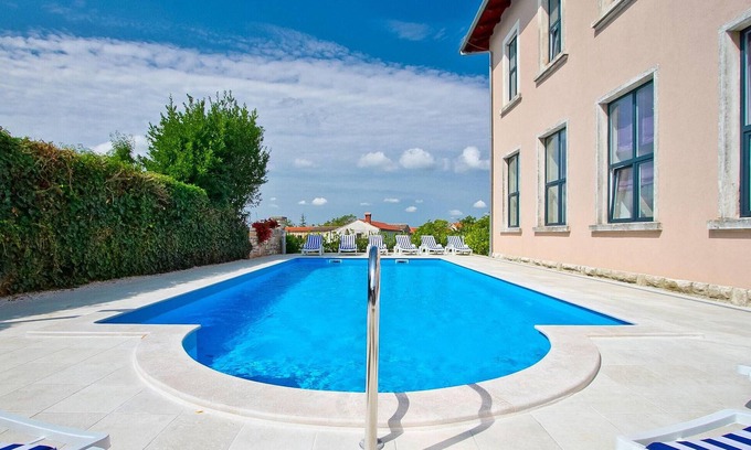 Tinjan Casa | Villa Old School House