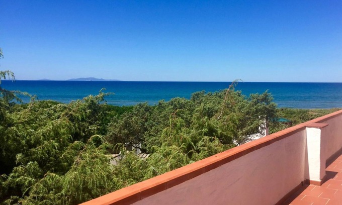 Eden Beach Villa | Villa Oleandro. Villa con jardín a 30 metros del mar.