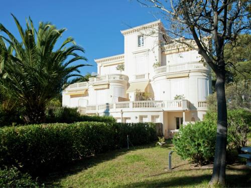 Boulouris-sur-Mer Apartamento | Villa on Côte d'Azur with Beachfront Views