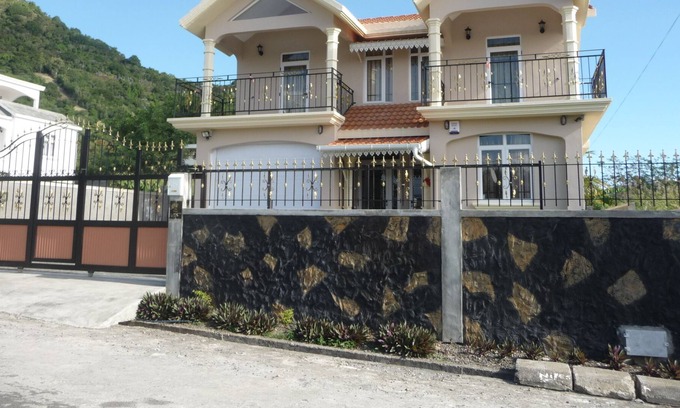 La Gaulette Apartamento | Villa Orchidee es con gran espacio, prov WIFI gratis, agradable para pareja, playa 5 min.