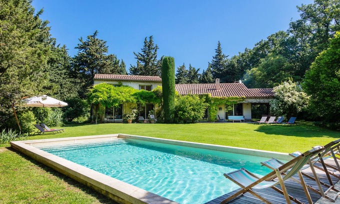 Carpentras Villa | Villa en parque arbolado de 4500 m2. Piscina climatizada. ProcheVentoux.