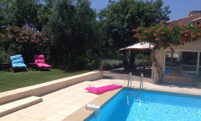 Bagnols-en-Foret Cabaña | Cottage in outbuilding of villa