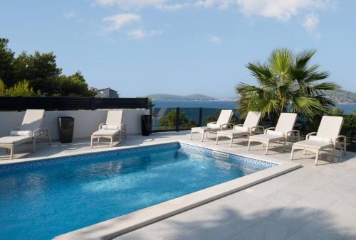 Razanj Villa | Villa Palm Bay 1, heated pool - 5 m from the sea