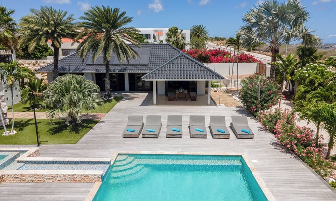 Jan Thiel Villa | Villa Palm Crest - Tropical villa 10 minutes walk from Jan Thiel Beach
