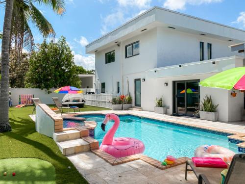 Ludlam Casa | Villa Palma - Prime Location, Pool, Game Room, Outdoor Kitchen