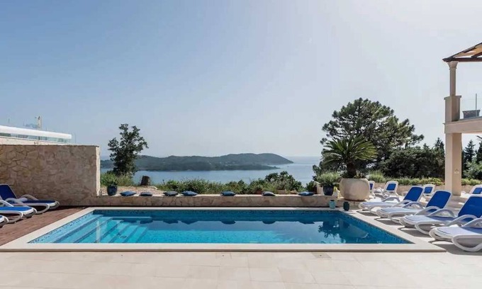 Orasac Villa | Villa Paradiso - villa de lujo de 7 dormitorios con piscina climatizada y vistas al mar