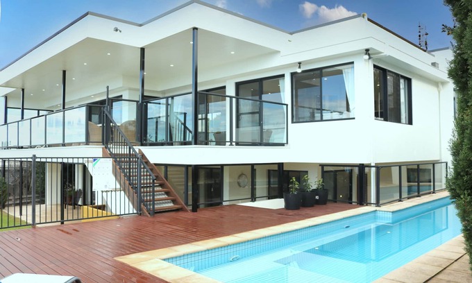 Tura Beach Cabina | Villa Paradiso - Pool and Beach Front