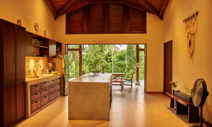 Limón Casa | Villa Paraíso 3 bed, 2 bath w/ pool and AC-15 min from Punta Uva