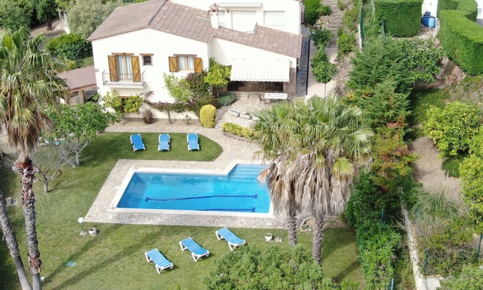 Calonge Chalet De Esquí | Villa Pasha - Tu refugio familiar en la Costa Brava