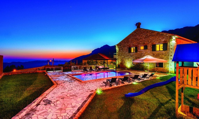 Dubravka Villa | Villa Pave - Villa de seis dormitorios con terraza y piscina