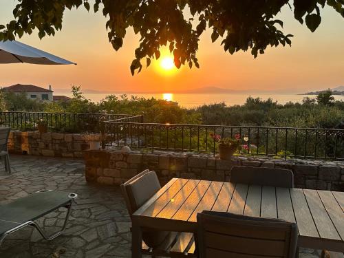 Riglia Casa | Villa Pefnos