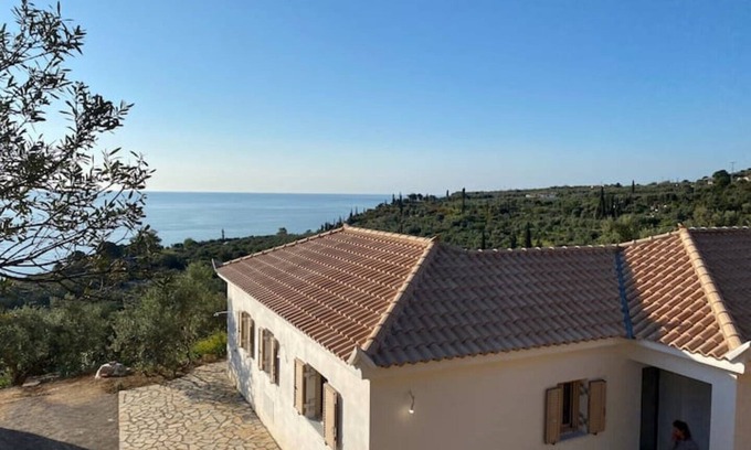 Vasilitsion Villa | + Villa Pelemar + Beach within walking distance +
