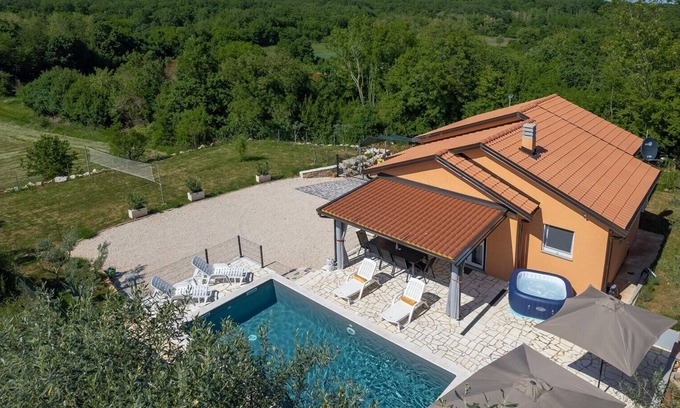 Radini Casa | Villa Pendolina with Private Pool and Jacuzzi