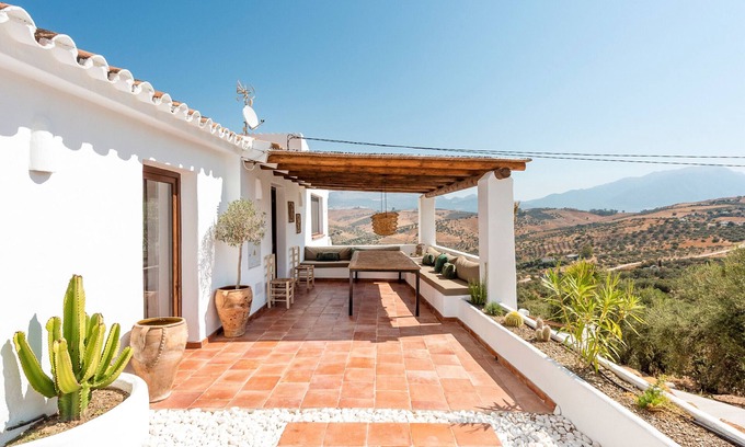 Cutar Villa | Villa 'Perruchena' con vistas a la montaña, Wi-Fi y aire acondicionado