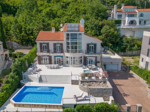 Bregi Villa | Villa Piano with Stunning View, heated outdoor pool & gaming room