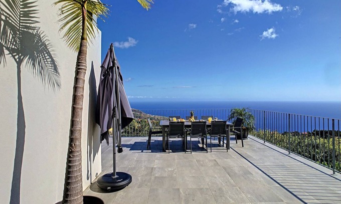 Estreito da Calheta Casa | Villa Piece of Heaven by LovelyStay