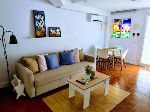 La Cala del Moral Apartamento | VILLA PITATO Nuevo, cerca de la Playa, Parking en la puerta del alojamiento