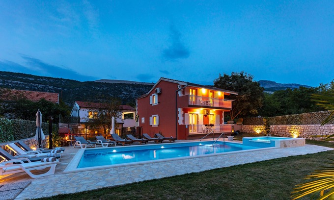 Rascane Villa | Villa Poquito con piscina climatizada interior Makarska