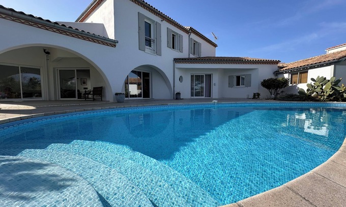 Meschers-sur-Gironde Villa | Villa Premium Proche Royan DE 2 A 10 Personnes Piscine VUE MER