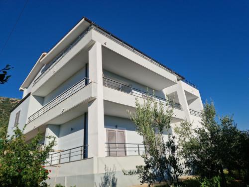 Tragjas Villa | Villa Pulo