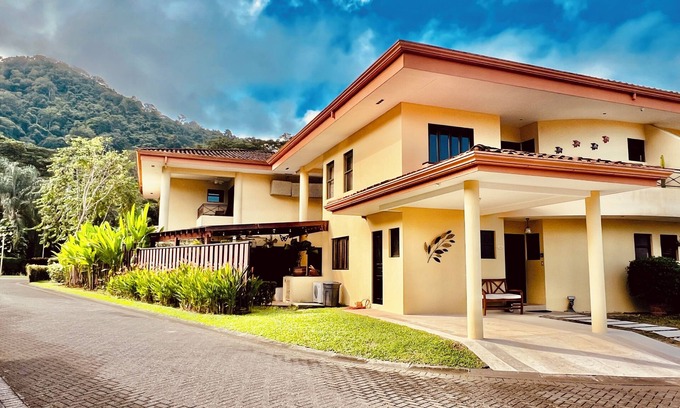 Tárcoles Villa | Villa Punta Leona - Beautiful Family Villa - Gated Community next to Punta Leona